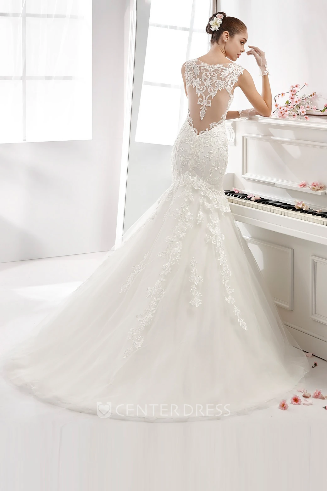 Sweetheart Sheath Mermaid Wedding Dress With Lace Appliques Straps And Illusive Details