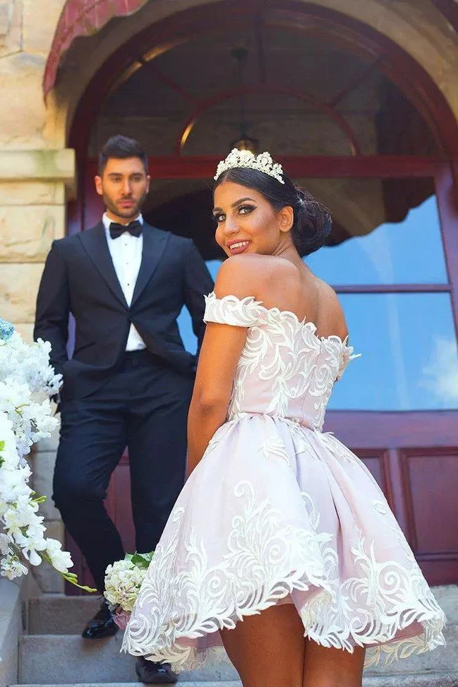 A-line Off-the-shoulder Sleeveless Ruching Short Mini Lace Homecoming Dress