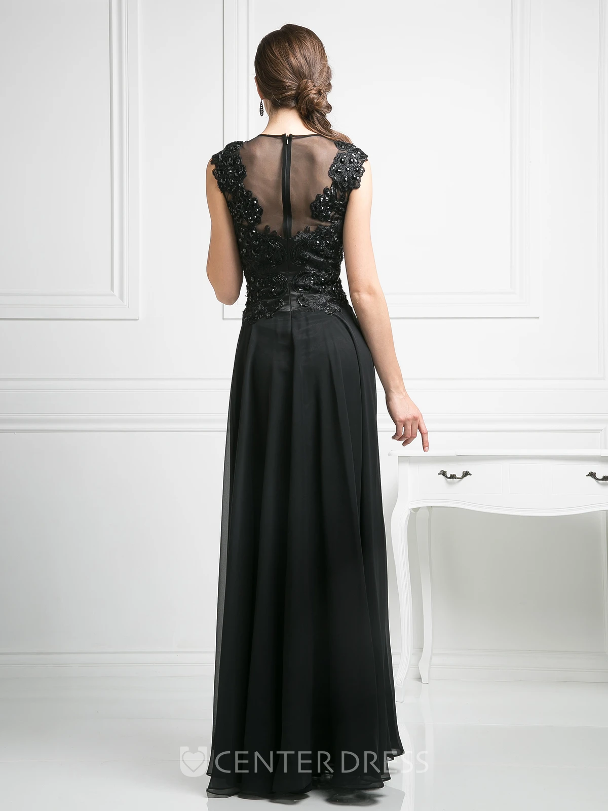A-Line Scoop-Neck Sleeveless Chiffon Illusion Dress With Appliques