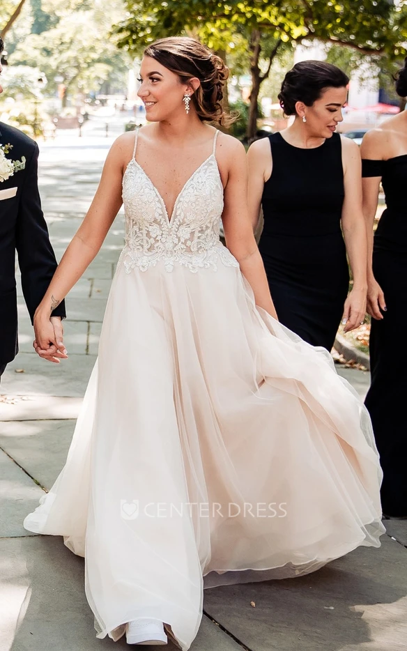 Elegant V-neck Spaghetti Appliques Lace Sweep Train Casual Bride Country Wedding Dress
