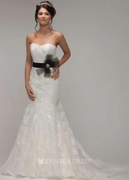 Sheath Long Sweetheart Lace Wedding Dress With Appliques And Corset Back