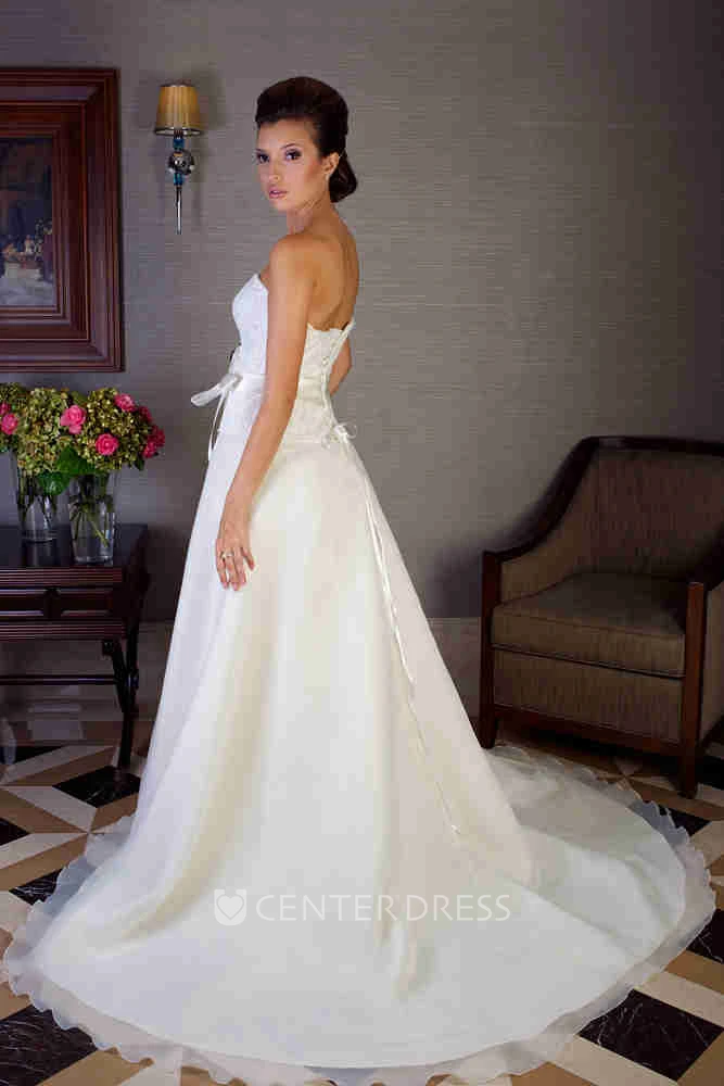 A-Line Appliqued Sweetheart Floor-Length Tulle&Satin Wedding Dress With Bow And Corset Back