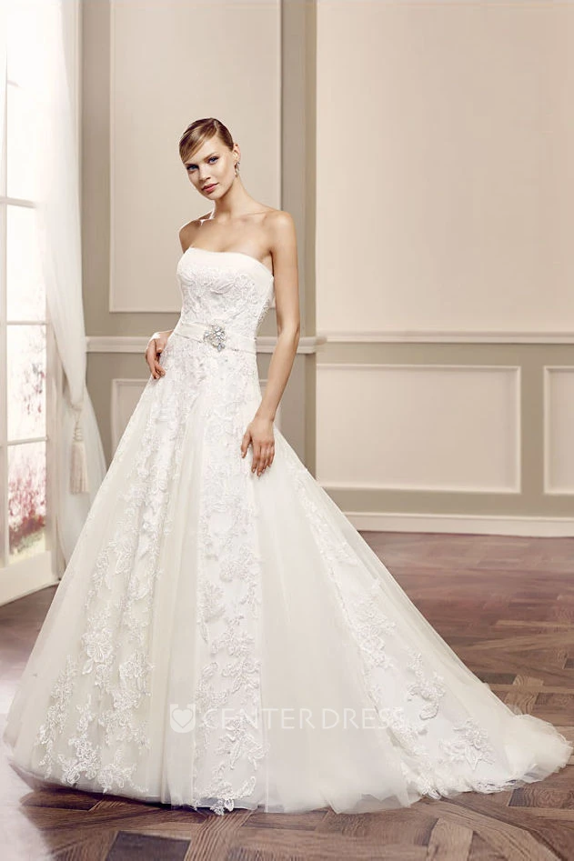 Ball-Gown Strapless Sleeveless Long Appliqued Lace Wedding Dress With Corset Back And Broach