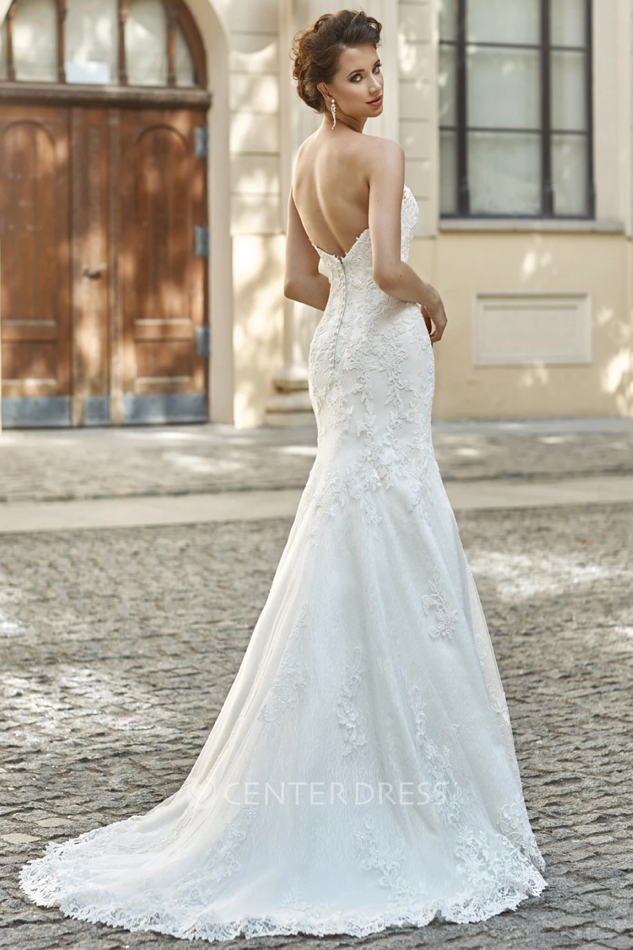 Sheath Floor-Length Sweetheart Appliqued Sleeveless Lace Wedding Dress