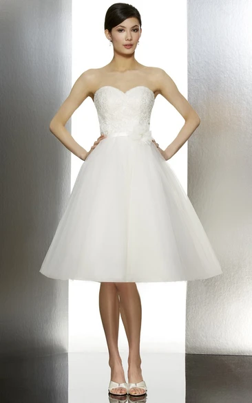 Sweetheart Knee-Length Appliqued Tulle Wedding Dress With Bow And V Back