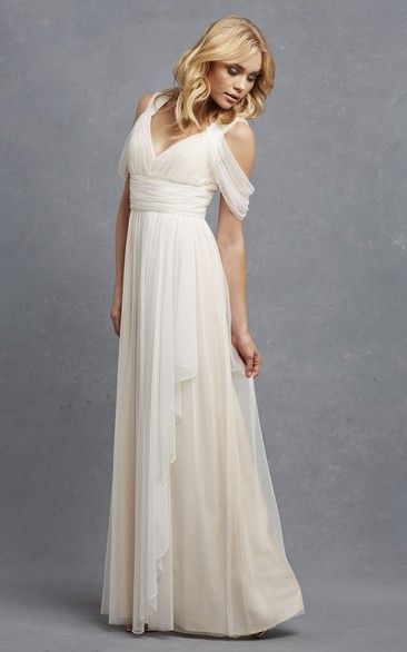 Romantic A-Line Tulle Sleeveless Gown With V-Neck