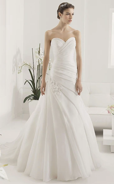 Criss-cross Sweetheart Bridal Gown With Side Flowers