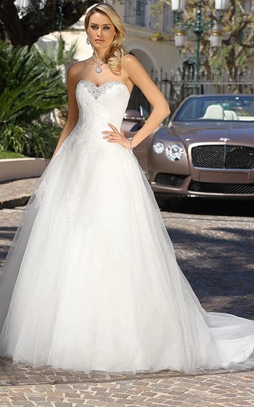 Ball Gown Sweetheart Appliqued Tulle Wedding Dress With Beading And Court Train