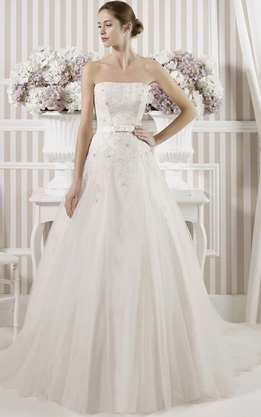 A-Line Strapless Appliqued Sleeveless Floor-Length Tulle&Lace Wedding Dress