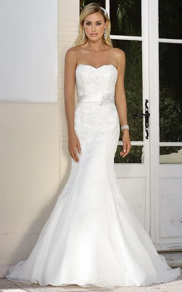 Trumpet Long Strapless Lace Wedding Dress With Appliques And Court Train