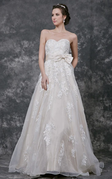 Sweetheart Sleeveless A-line Organza Wedding Dress With Appliques