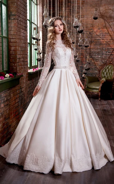 Scalloped Lace Plunging Halter Neck Wedding Dress - Promfy