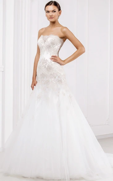 A-Line Sleeveless Strapless Long Appliqued Tulle Wedding Dress With Corset Back And Brush Train