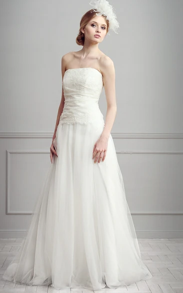 A-Line Appliqued Sleeveless Floor-Length Strapless Tulle Wedding Dress