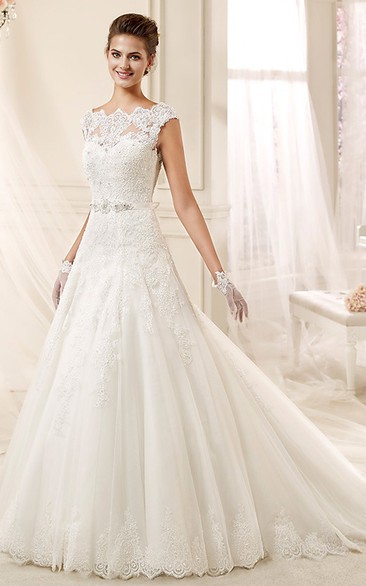 Scalloped-neck A-line Wedding Dress with Cap Sleeves and Appliques