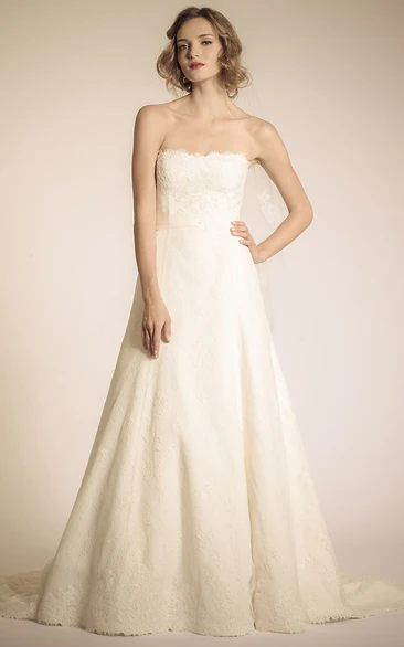 A-Line Strapless Floor-Length Sleeveless Lace Wedding Dress