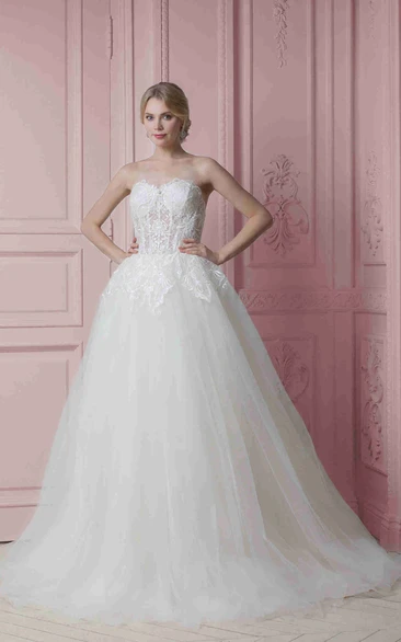 A-Line Appliqued Sleeveless Strapless Long Tulle Wedding Dress