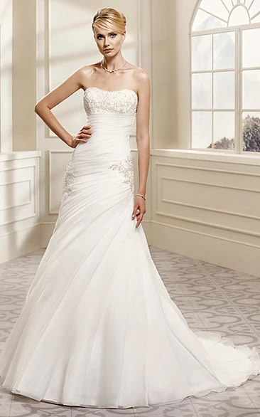 A-Line Side-Draped Long Sleeveless Strapless Wedding Dress With Appliques
