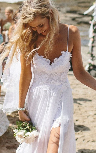Elegant Spaghetti Straps Lace Appliqués Beach Wedding Dress Casual Sexy Long Chiffon