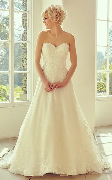 Floor-Length Sweetheart Appliqued Tulle&Lace Wedding Dress With Court Train