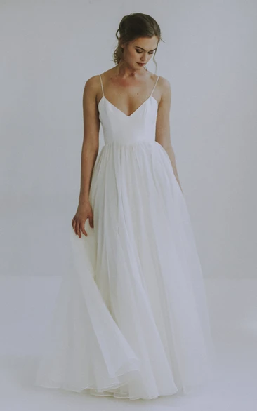 A-line Sexy Wedding Dress With Tulle And Spaghetti Straps