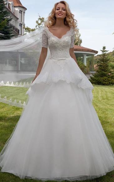 Ball Gown V-Neck Appliqued Short Sleeve Lace Wedding Dress