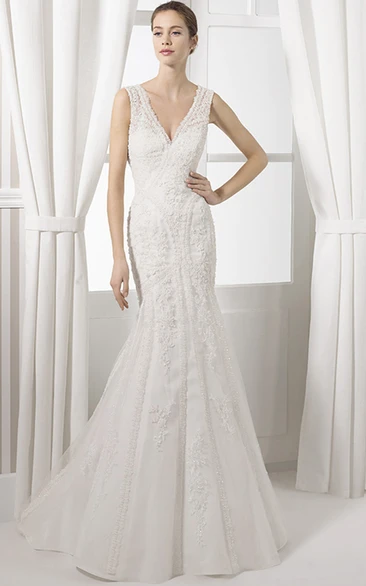 Sheath Sleeveless Floor-Length Appliqued V-Neck Lace Wedding Dress With Court Train And Low-V Back