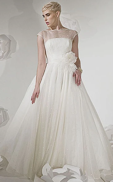 Ball Gown Bateau-Neck Tulle Wedding Dress With Flower And Illusion
