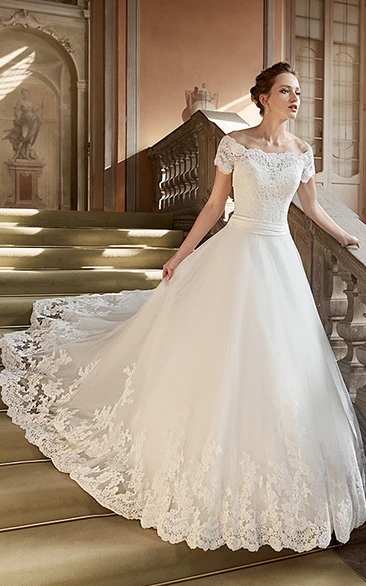 Ball Gown Appliqued Long Off-The-Shoulder Lace Wedding Dress