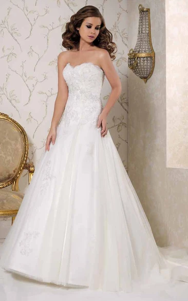 Sweetheart Maxi Appliqued Tulle Wedding Dress With Chapel Train And V Back