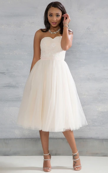 Tea-Length Sweetheart Sleeveless Appliqued Tulle Wedding Dress