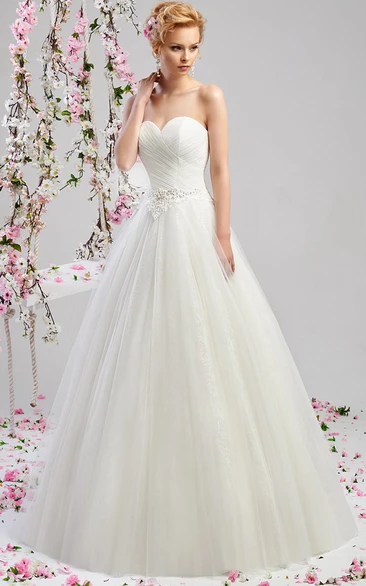 A-Line Criss-Cross Floor-Length Sweetheart Sleeveless Tulle Wedding Dress With Appliques