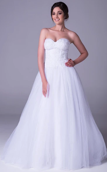 A-Line Sleeveless Sweetheart Appliqued Long Tulle Wedding Dress