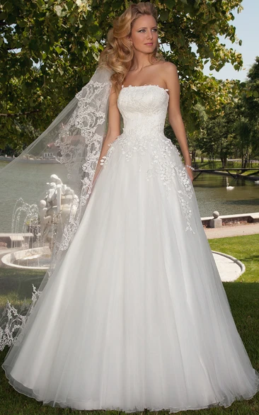A-Line Sleeveless Long Appliqued Strapless Tulle Wedding Dress With Corset Back And Bow