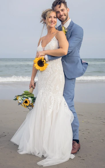 Sexy Spaghetti Mermaid V-neck Lace Appliques Sweep Train Bridal Dress for Beach Wedding