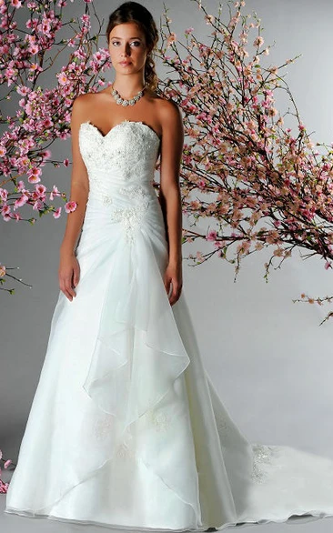 Sweetheart A-Line Organza Bridal Gown With Appliques And Side Drape