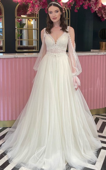 Vintage Scalloped A Line Tulle Sweep Train Wedding Dress with Appliques