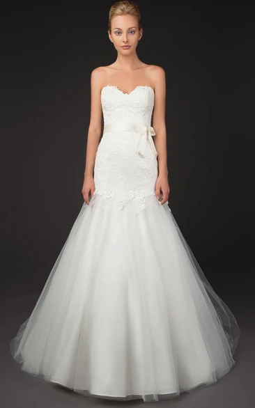 A-Line Sweetheart Appliqued Floor-Length Lace&Tulle Wedding Dress With Bow And V Back