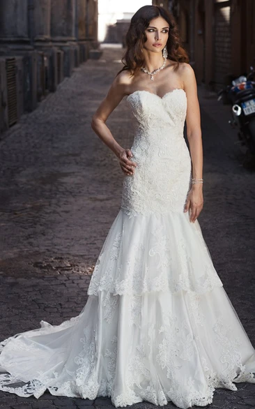 A-Line Sweetheart Floor-Length Sleeveless Appliqued Lace Wedding Dress With Tiers