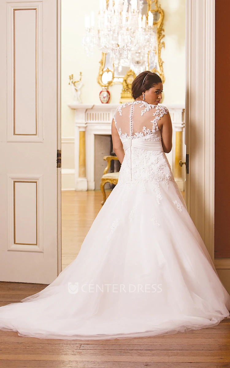Long Queen Anne Lace Plus Size Wedding Dress With Appliques And Illusion