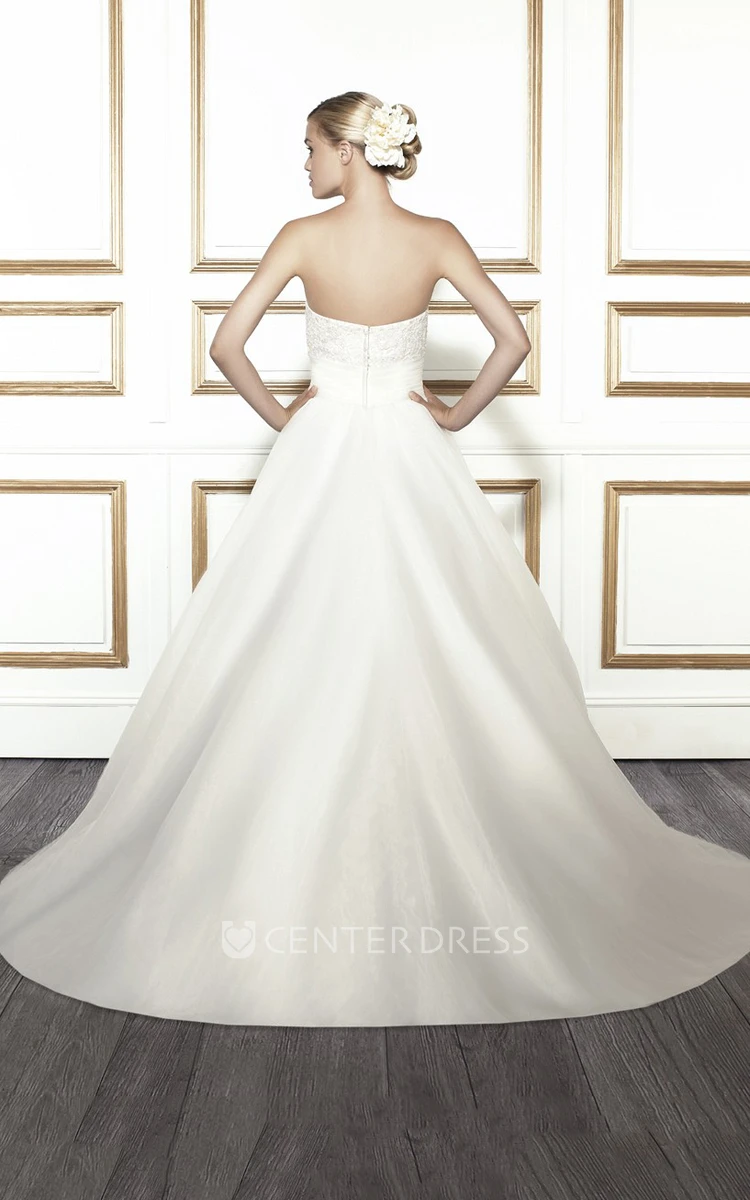 Ball-Gown Long Strapless Sleeveless Appliqued Satin Wedding Dress With Court Train And Backless Style