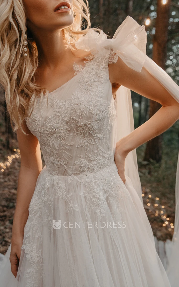 Modern Sleeveless A-Line Tulle Wedding Dress With One-shoulder Neckline And Straps Back 