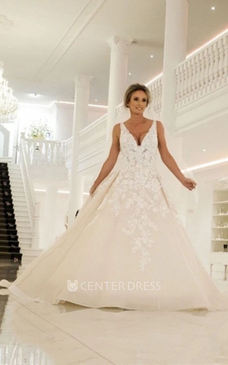 Elegant Ball Gown V-neck Tulle Wedding Dress with Appliques and Train