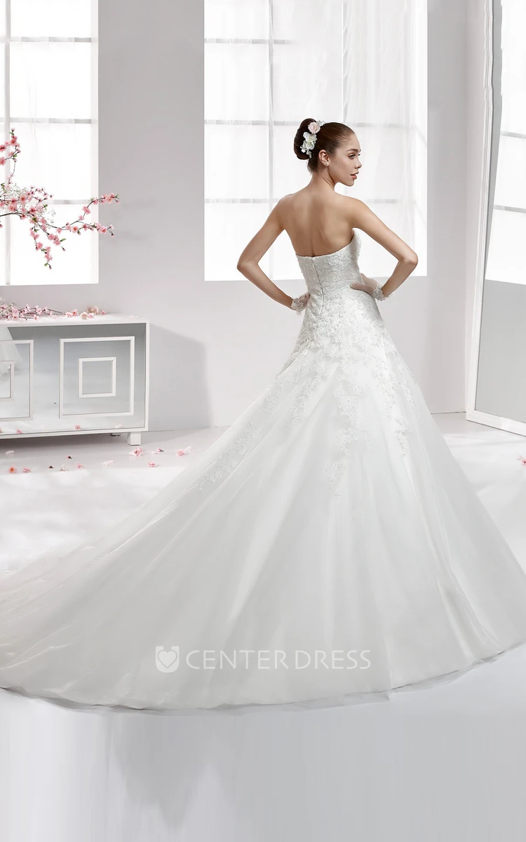 Sweetheart A-line Lace Wedding Dress With Court Train and Applique Bodice