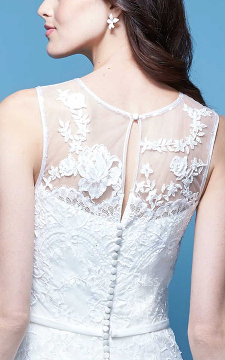 A-Line Sleeveless Floor-Length Scoop-Neck Appliqued Tulle Wedding Dress