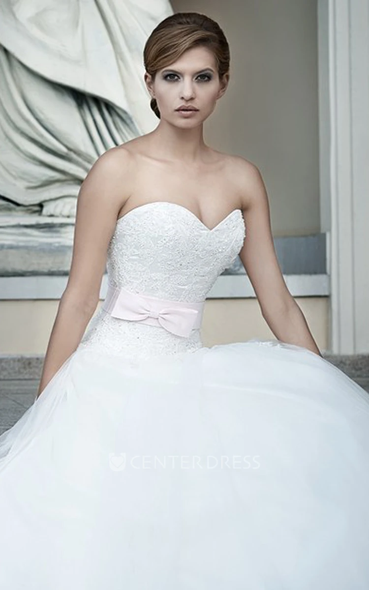 A-Line Floor-Length Sleeveless Appliqued Sweetheart Lace&Tulle Wedding Dress With Bow
