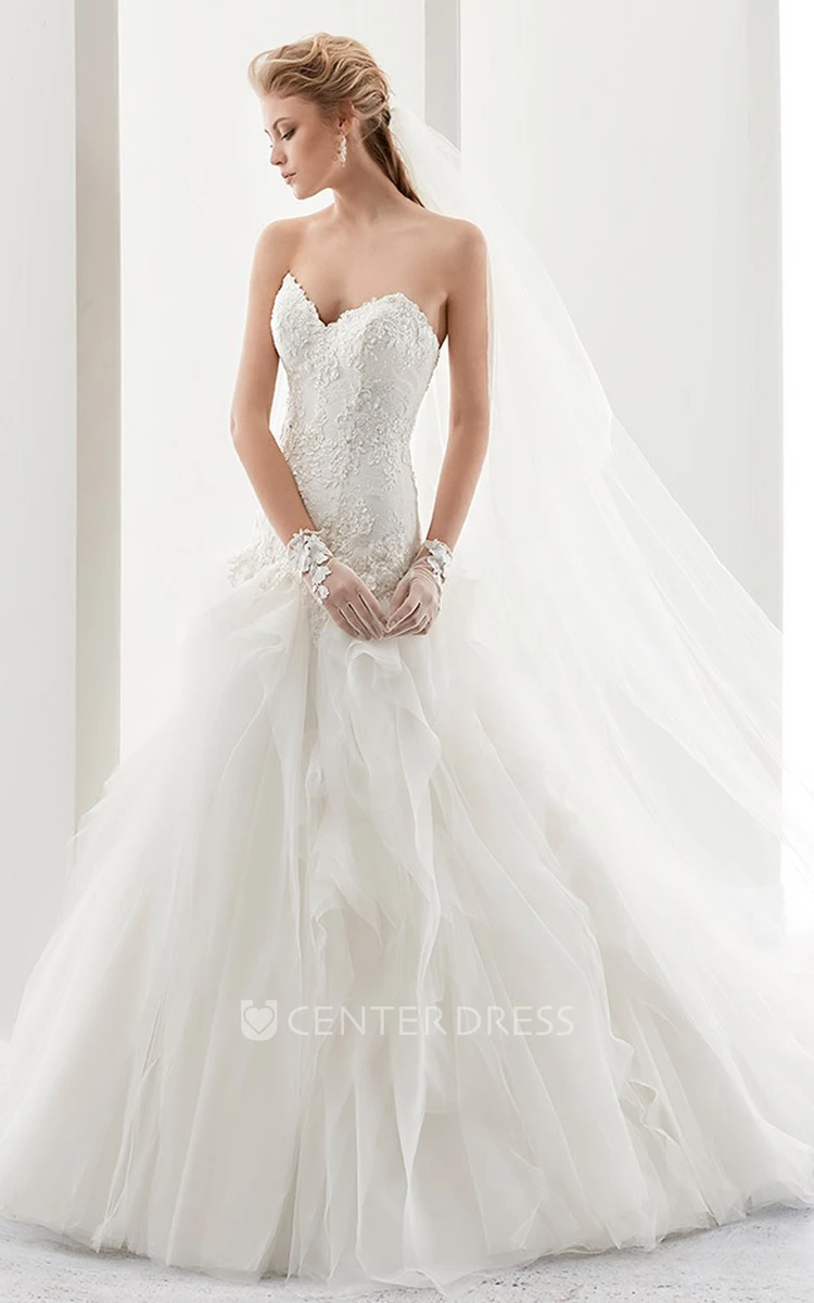 Sweetheart Appliques Lace Bridal Gown With Ruffles And Court Train