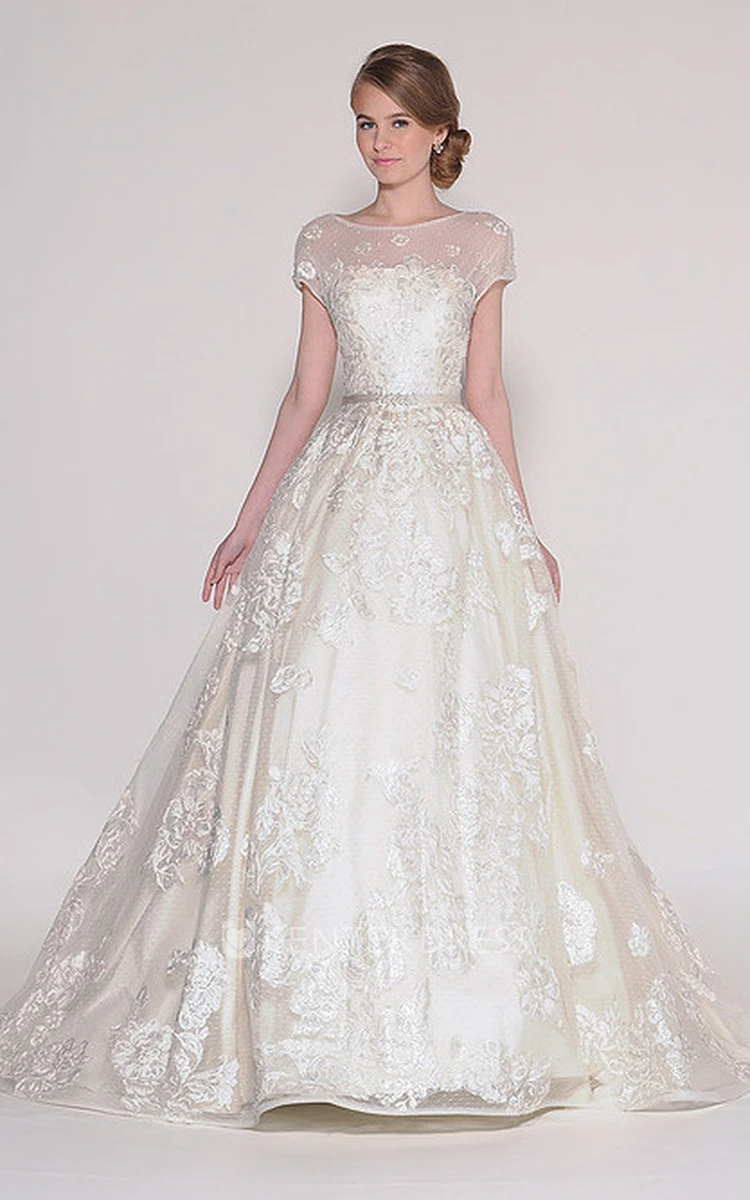 Ball Gown Long Bateau-Neck Short-Sleeve Lace Wedding Dress With Appliques And V Back
