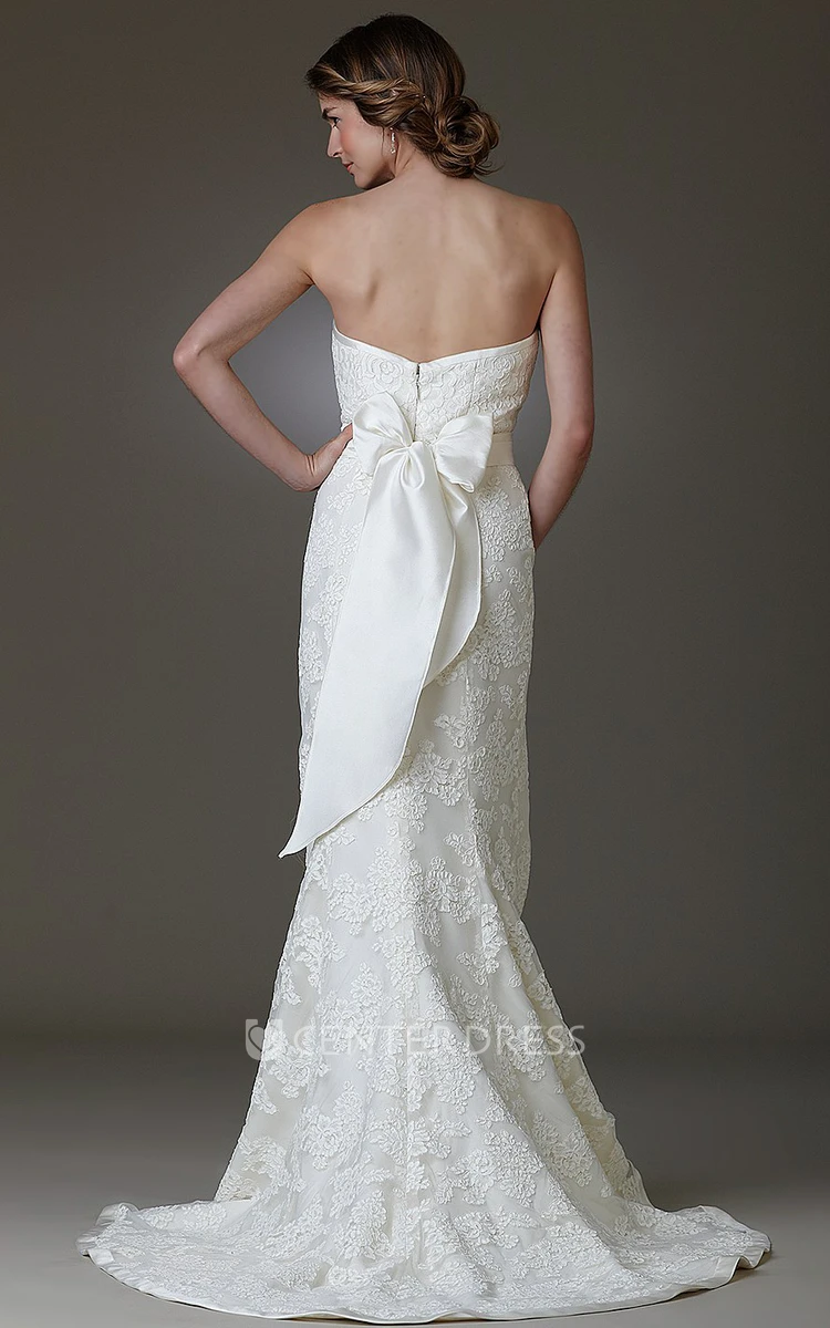 Sheath Strapless Lace Wedding Dress With Bow