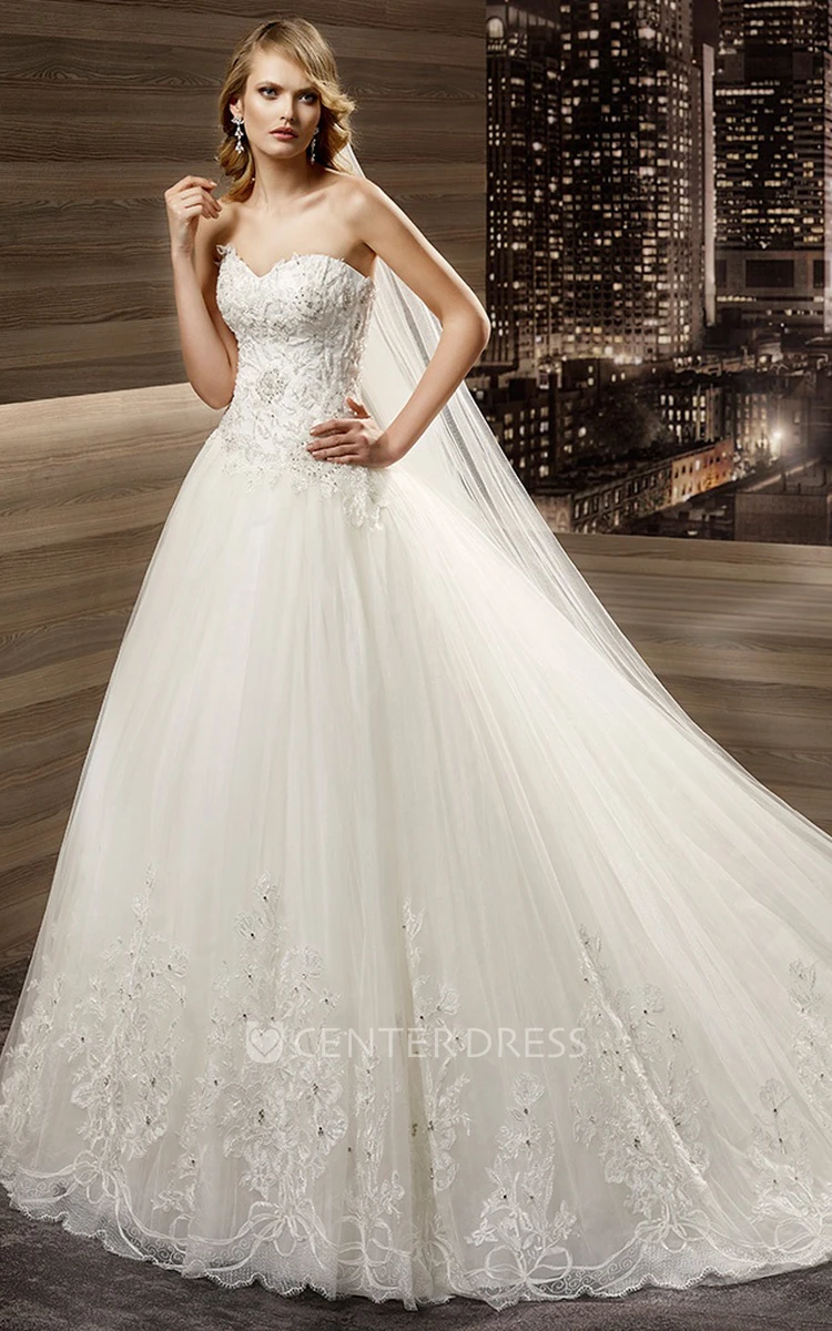 Sweetheart Court-train A-line Wedding Dress with Fine Appliques Corset And Lace-up Back